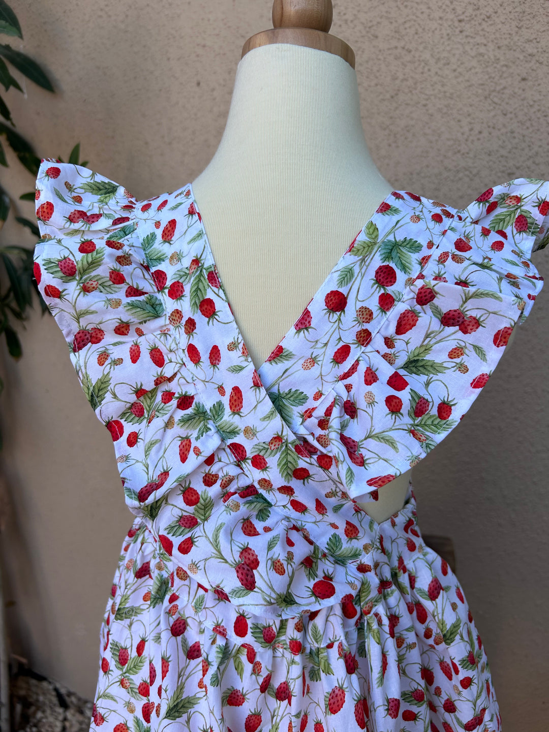 Crossover flutter strawberry dress